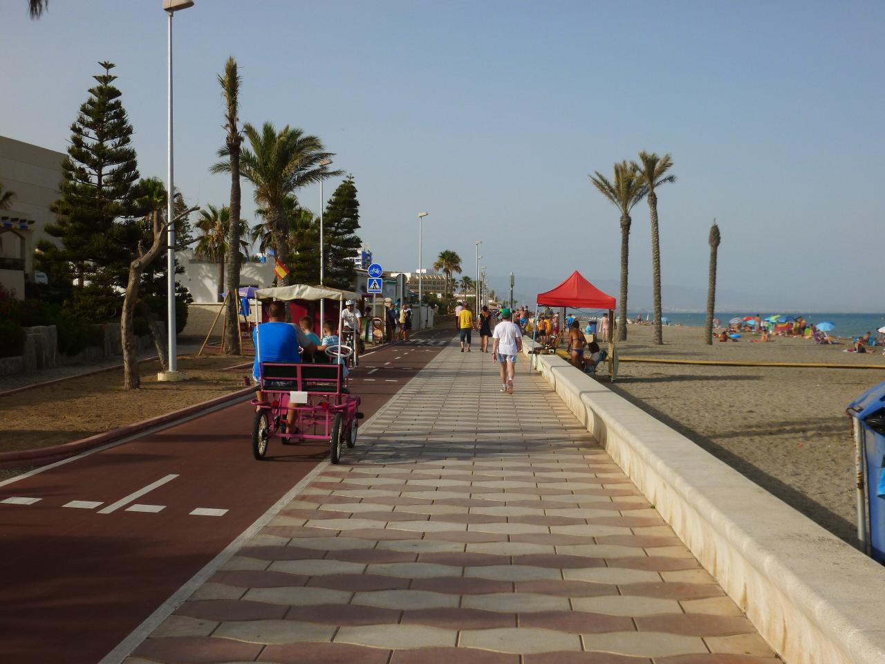 Plage et promenade